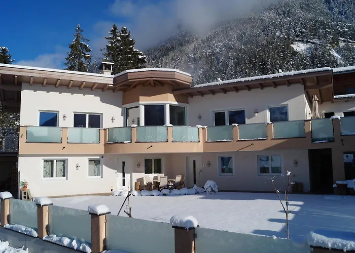 Hitchcock Stubai نيوستيف ام ستوبيتا